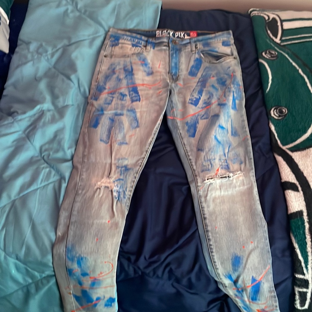 Blue paint splattered jeans, black Pike